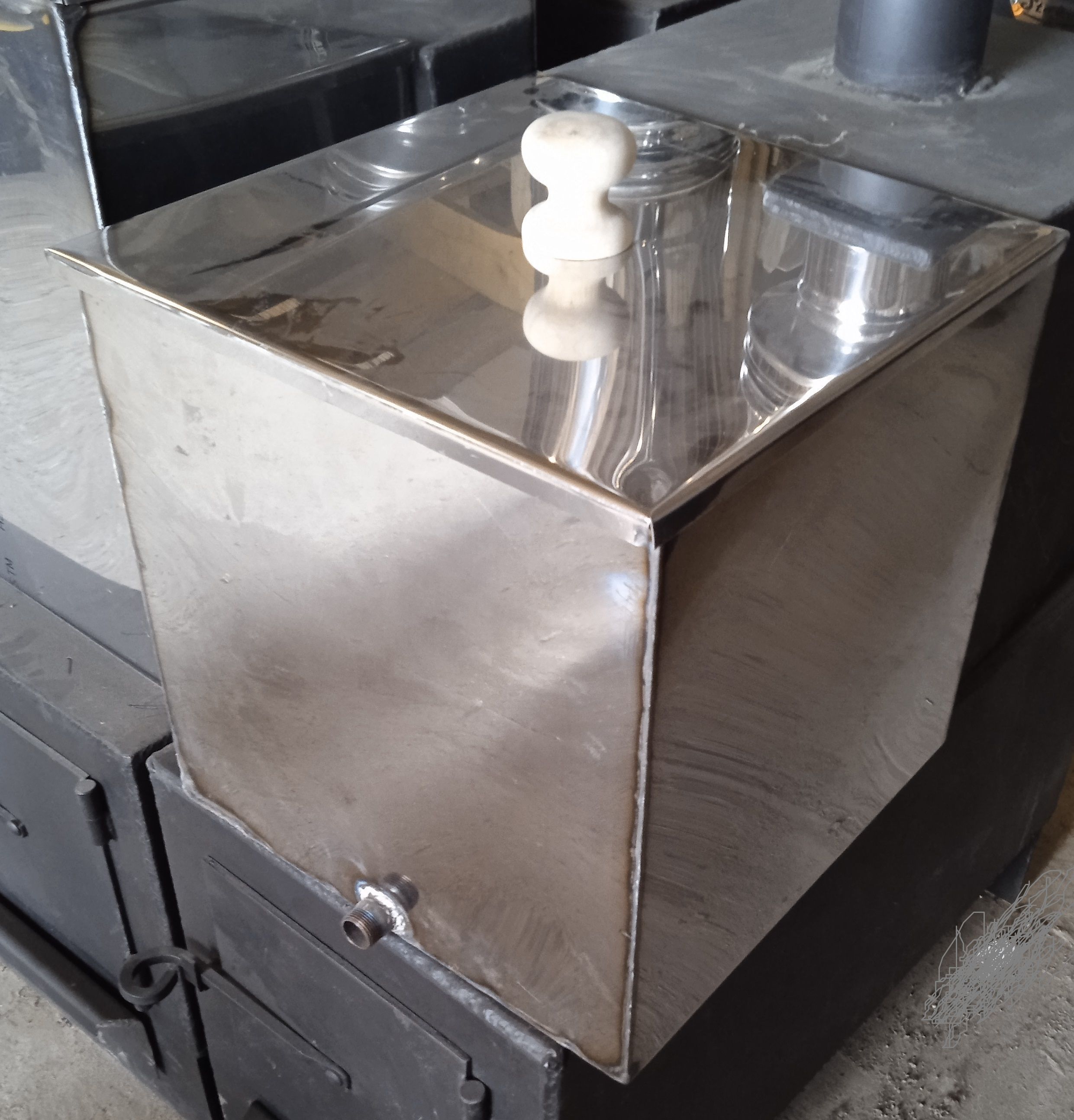 Бак на печь 65л